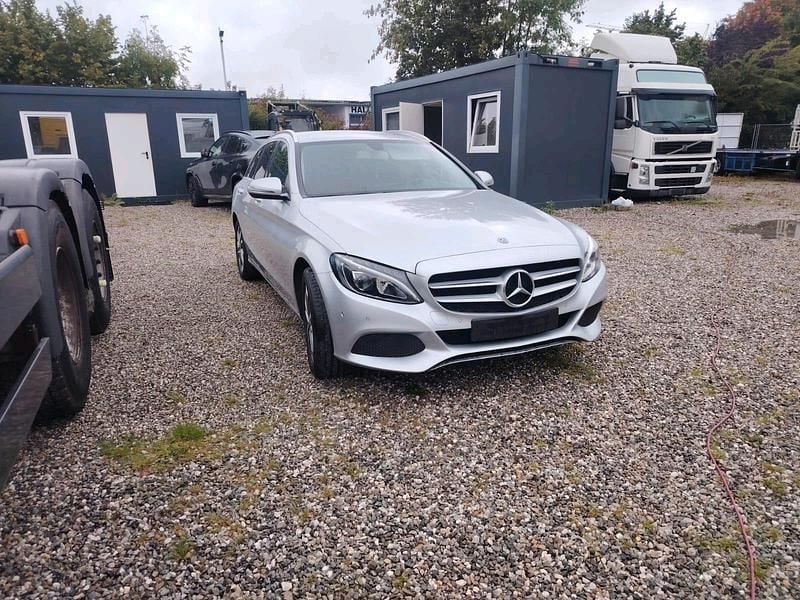 Grau Gebraucht 2017 Mercedes C180 Kombi | 9.700 € (Fairer Preis) - Bild 1/4