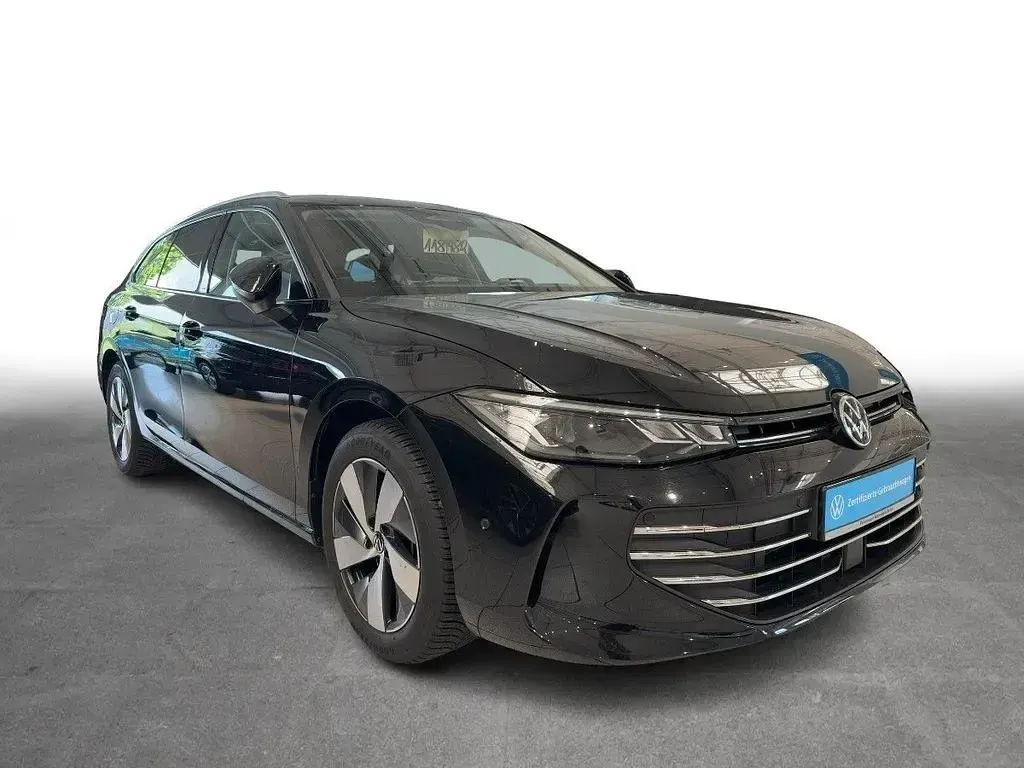 Używany VW Passat R 150 KM (110 kW) 2025 Czarny Kombi
