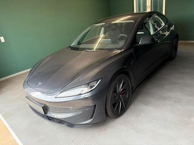 Weiß Gebraucht 2024 Tesla Model 3 Performance Limousine | 45.900 € (Guter Preis) - Bild 1/4
