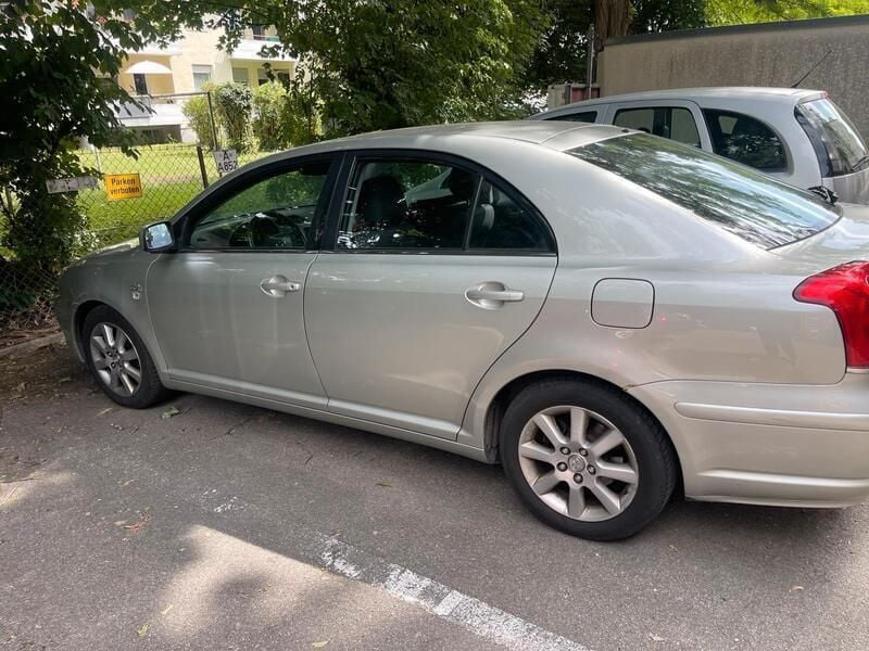 Silber Gebraucht 2005 Toyota Avensis Limousine | 1.900 € (Guter Preis) - Bild 1/4