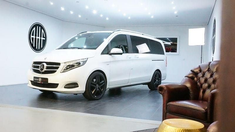 Weiß Gebraucht 2015 Mercedes V250 Avantgarde Van / Kleinbus | 34.997 € (Fairer Preis) - Bild 1/4