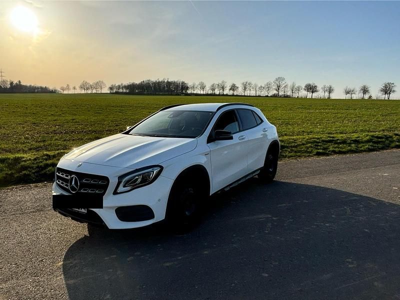 Gebraucht Mercedes GLA220 182 PS (133 kW) 2018 Weiß SUV