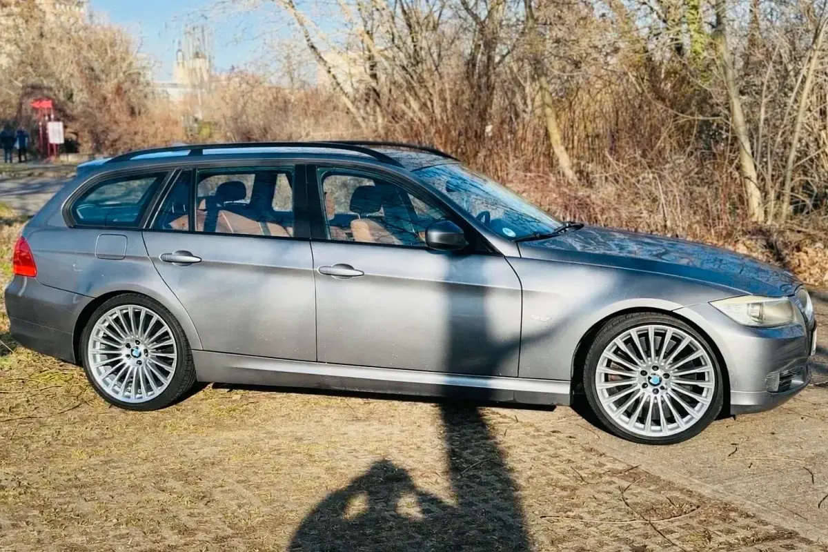 Gebraucht BMW 320 177 PS (130 kW) 2009 Grau Kombi