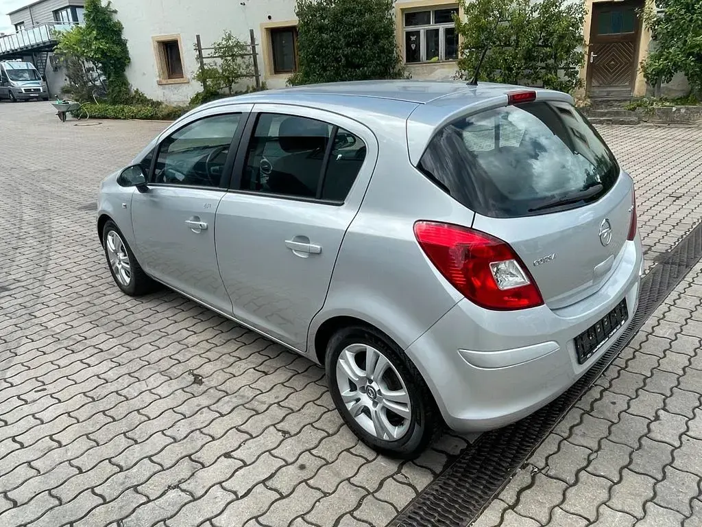 Gebraucht Opel Corsa Edition 95 PS (69 kW) 2012 Grau Kleinwagen