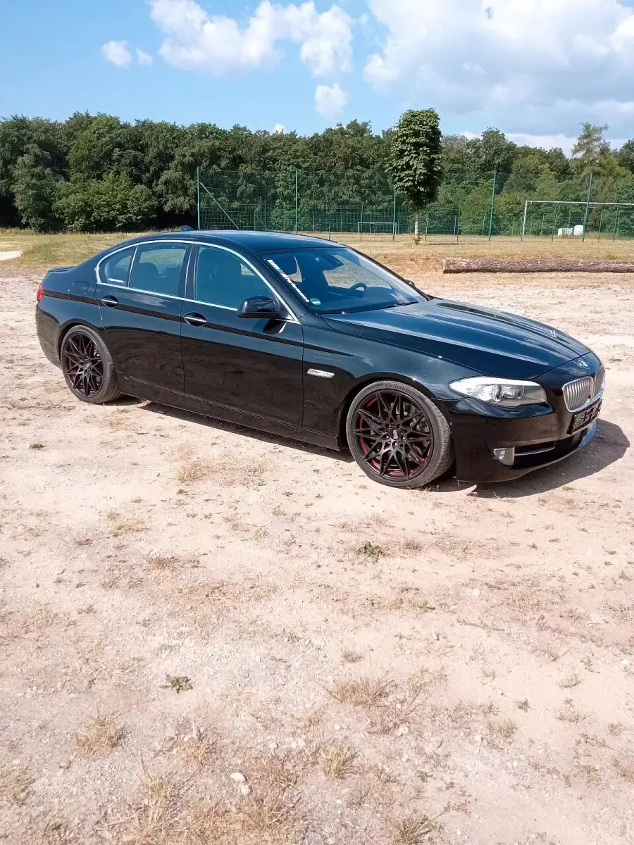 Gebraucht BMW 550 407 PS (299 kW) 2011 Schwarz Limousine