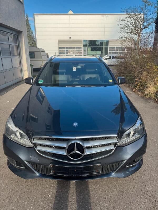 Blau Gebraucht 2015 Mercedes E220 Kombi | 13.000 € (Superpreis) - Bild 1/4