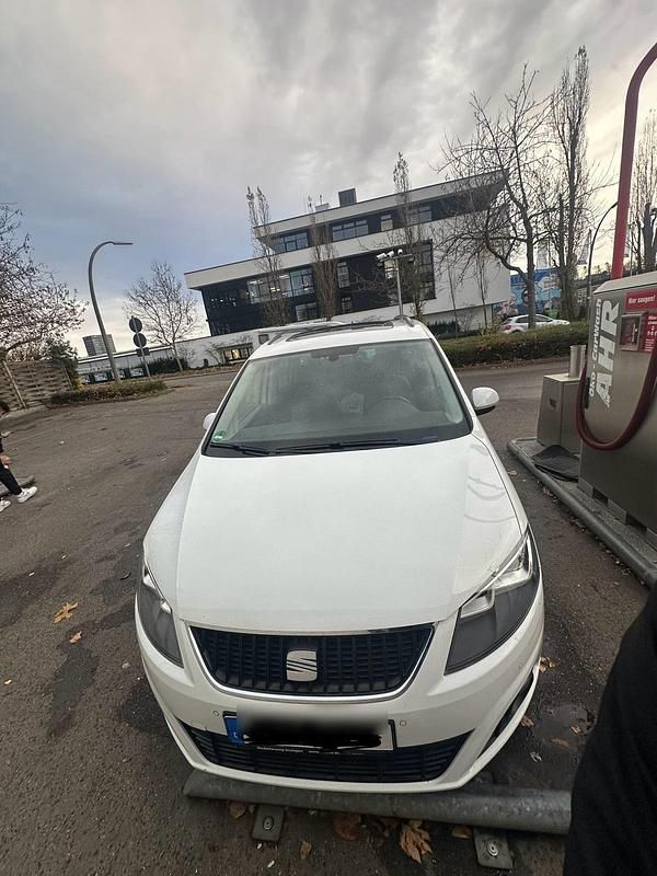 Weiß Gebraucht 2015 Seat Alhambra Van / Kleinbus | 12.700 € (Fairer Preis) - Bild 1/4