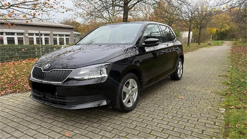 Schwarz Gebraucht 2015 Skoda Fabia Kleinwagen | 6.999 € (Superpreis) - Bild 1/4