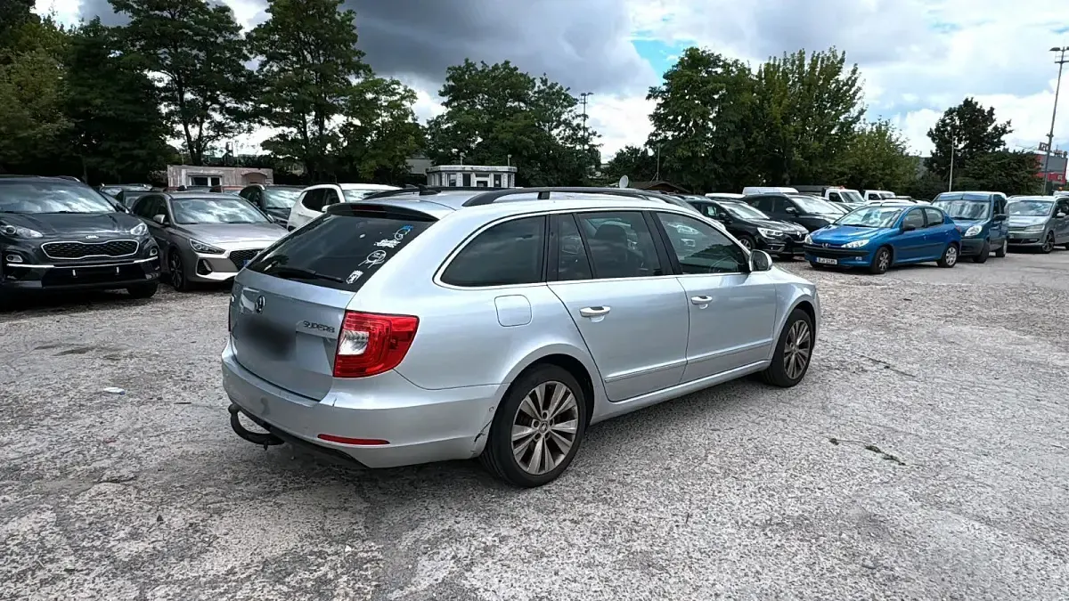 Gebraucht Skoda Superb 170 PS (125 kW) 2013 Silber Kombi