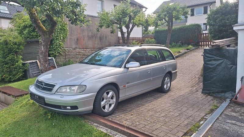 Silber Gebraucht 2000 Opel Omega Edition Kombi | 1.500 € (Fairer Preis) - Bild 1/4