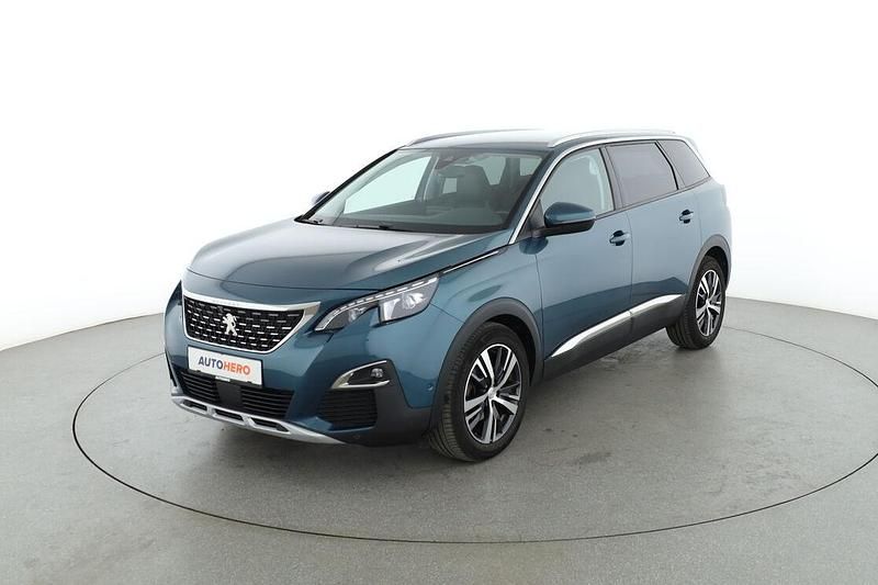 Grün Gebraucht 2017 Peugeot 5008 Allure Van / Kleinbus | 19.920 € (Fairer Preis) - Bild 1/3