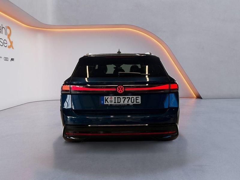 Gebraucht VW ID.7 Pro 210 kW (286 PS) 2026 Aquamarinblau / schwarz uni Kombi