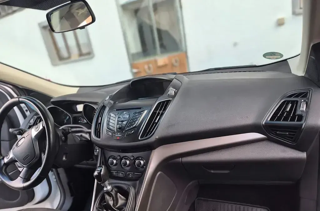 Gebraucht Ford Kuga Trend 150 PS (110 kW) 2015 Weiß SUV