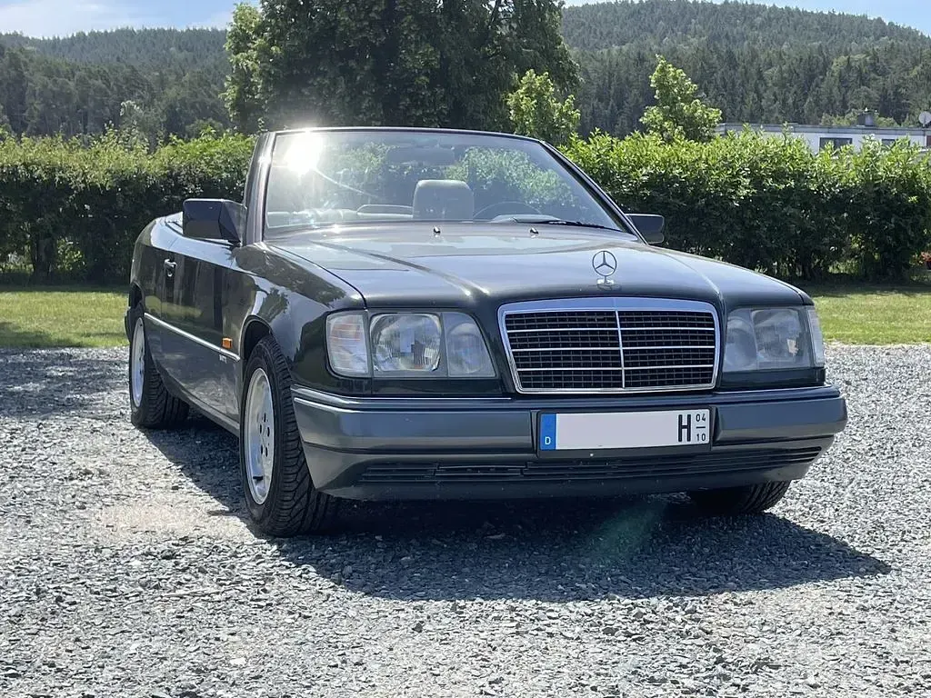 Gebraucht Mercedes E220 Sportline 150 PS (110 kW) 1995 Schwarz Cabrio