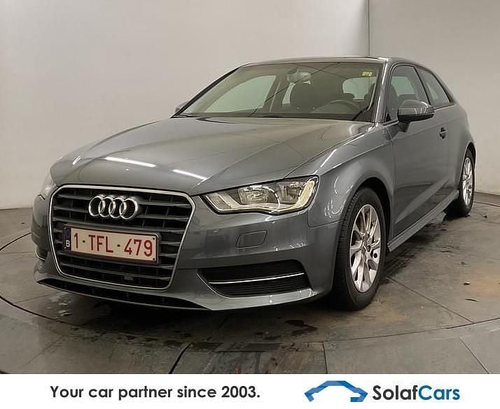 Grau Gebraucht 2016 Audi A3 Limousine | 8.200 € (Superpreis) - Bild 1/4