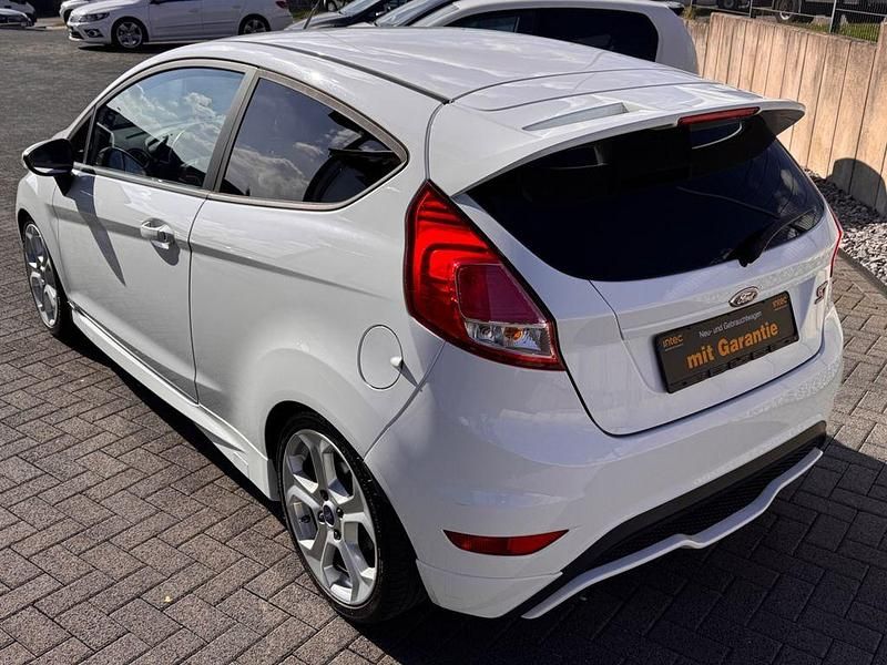 Gebraucht Ford Fiesta Performance Edition 182 PS (133 kW) 2014 Weiß Kleinwagen