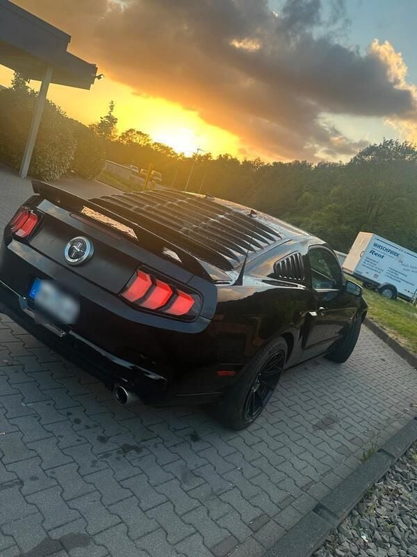 Schwarz Gebraucht 2012 Ford Mustang Coupé | 12.500 € (Superpreis) - Bild 1/4