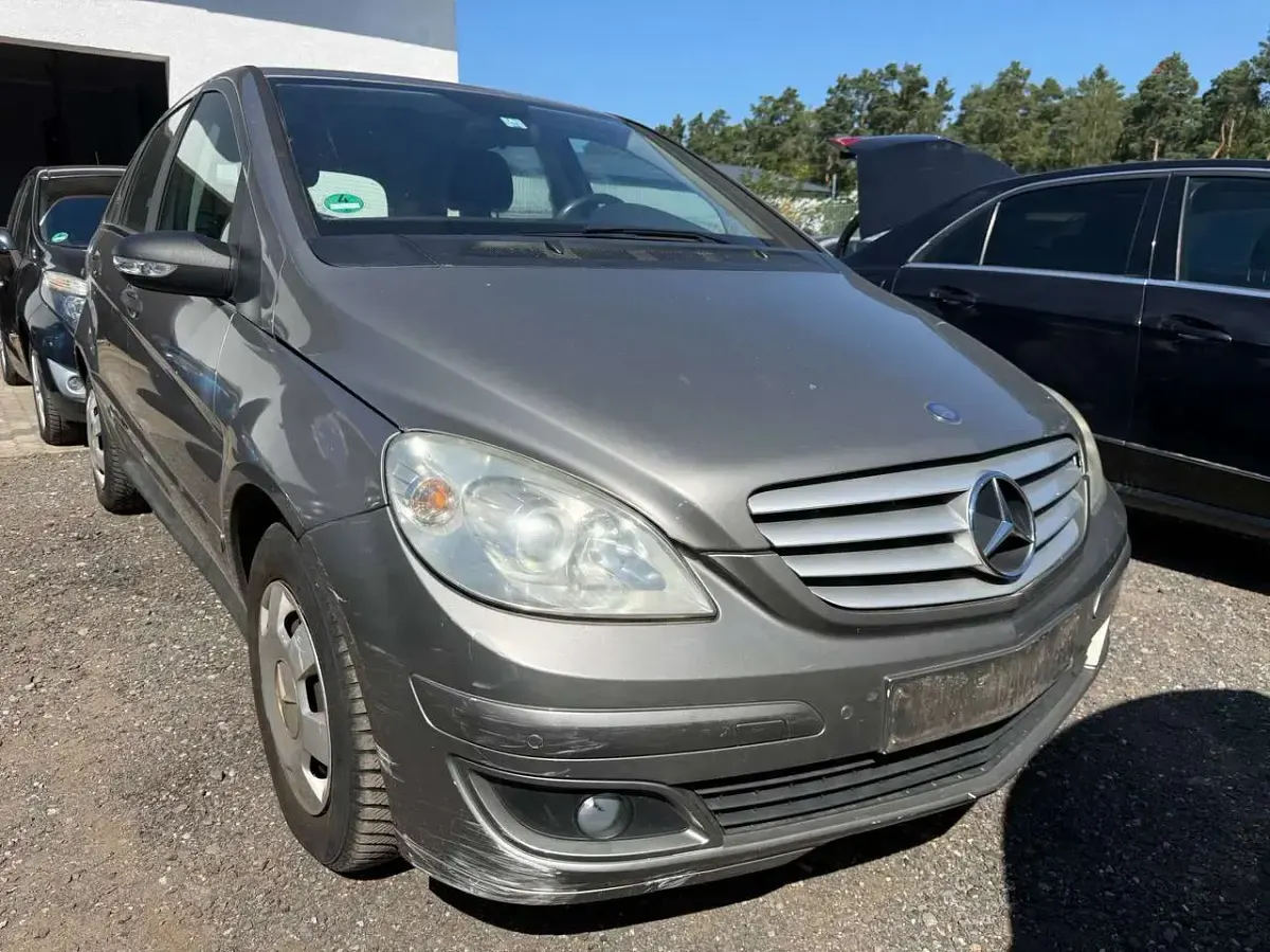 Gebraucht Mercedes B150 95 PS (69 kW) 2006 Kometgrau  metalliclack Van / Kleinbus