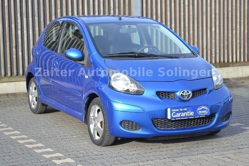Gebraucht Toyota Aygo 68 PS (50 kW) 2010 Blau Kleinwagen