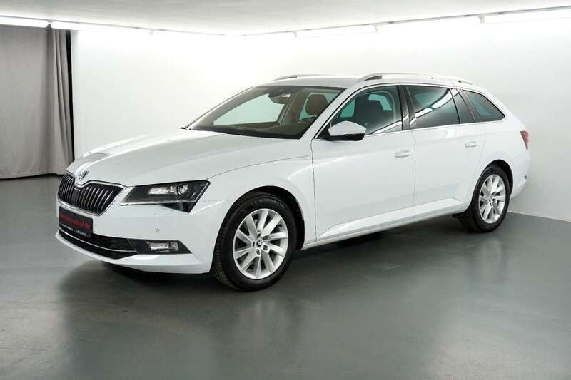 Weiß Gebraucht 2017 Skoda Superb Business Line Kombi | 15.700 € (Guter Preis) - Bild 1/4