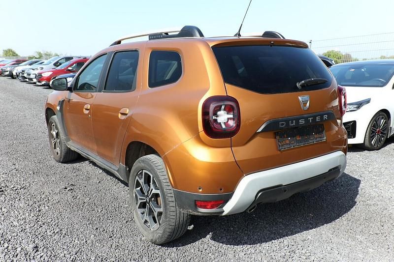Używany Dacia Duster Prestige 101 KM (74 kW) 2021 Pomarańczowy SUV