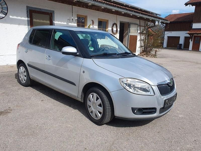 Gebraucht Skoda Fabia Ambiente 86 PS (63 kW) 2009 Silber Kleinwagen