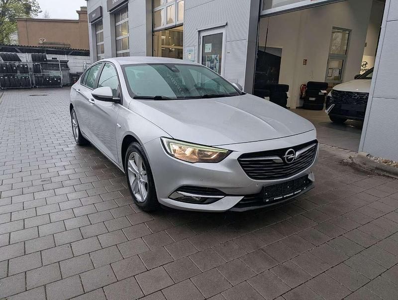 Gebraucht Opel Insignia Edition 165 PS (121 kW) 2018 Argon silber/ice silver (m2) Limousine