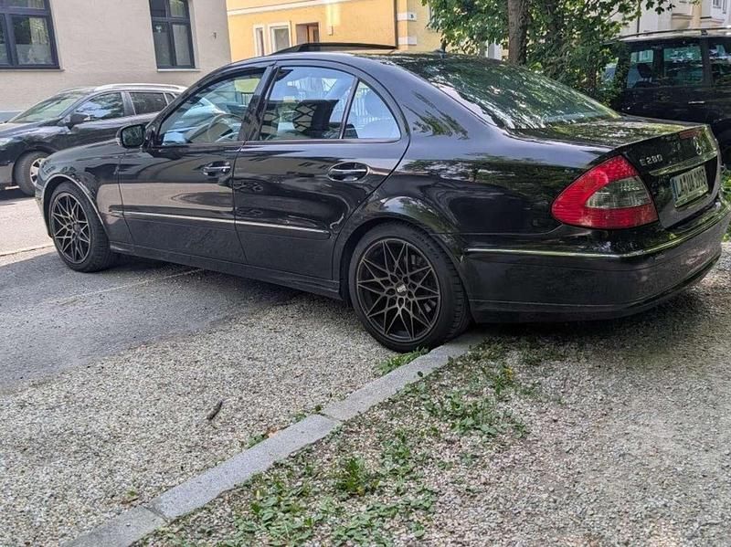Gebraucht Mercedes E280 Avantgarde 190 PS (139 kW) 2006 Schwarz Limousine
