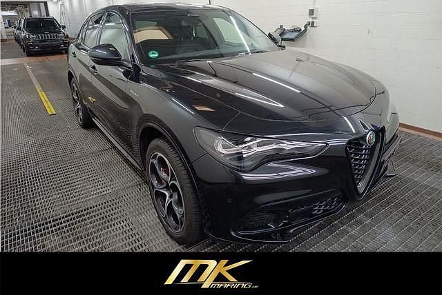 Nero vulcano, metallic Gebraucht 2024 Alfa Romeo Stelvio Veloce SUV | 39.990 € (Etwas zu teuer) - Bild 1/4
