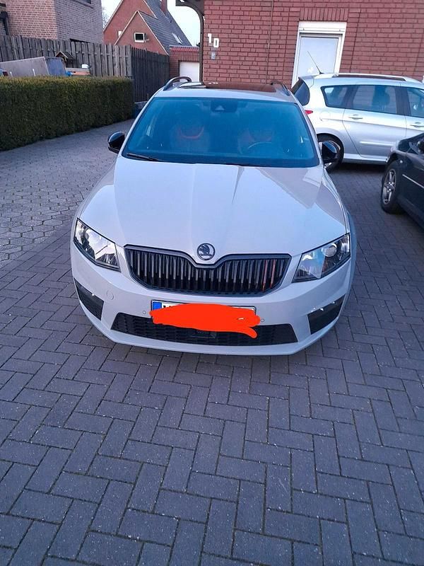 Grau Gebraucht 2015 Skoda Octavia vRS Kombi | 17.500 € (Teuer) - Bild 1/4