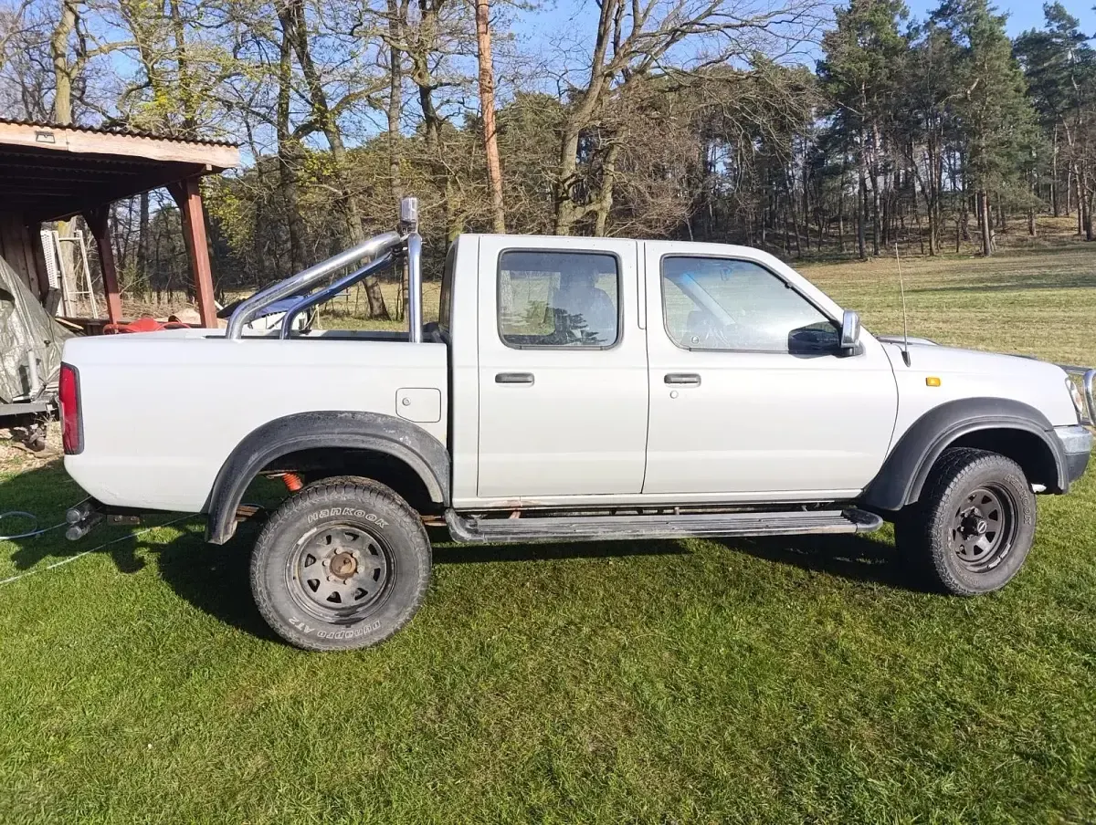 Gebraucht Nissan Navara 103 PS (75 kW) 1998 Grau Pickup