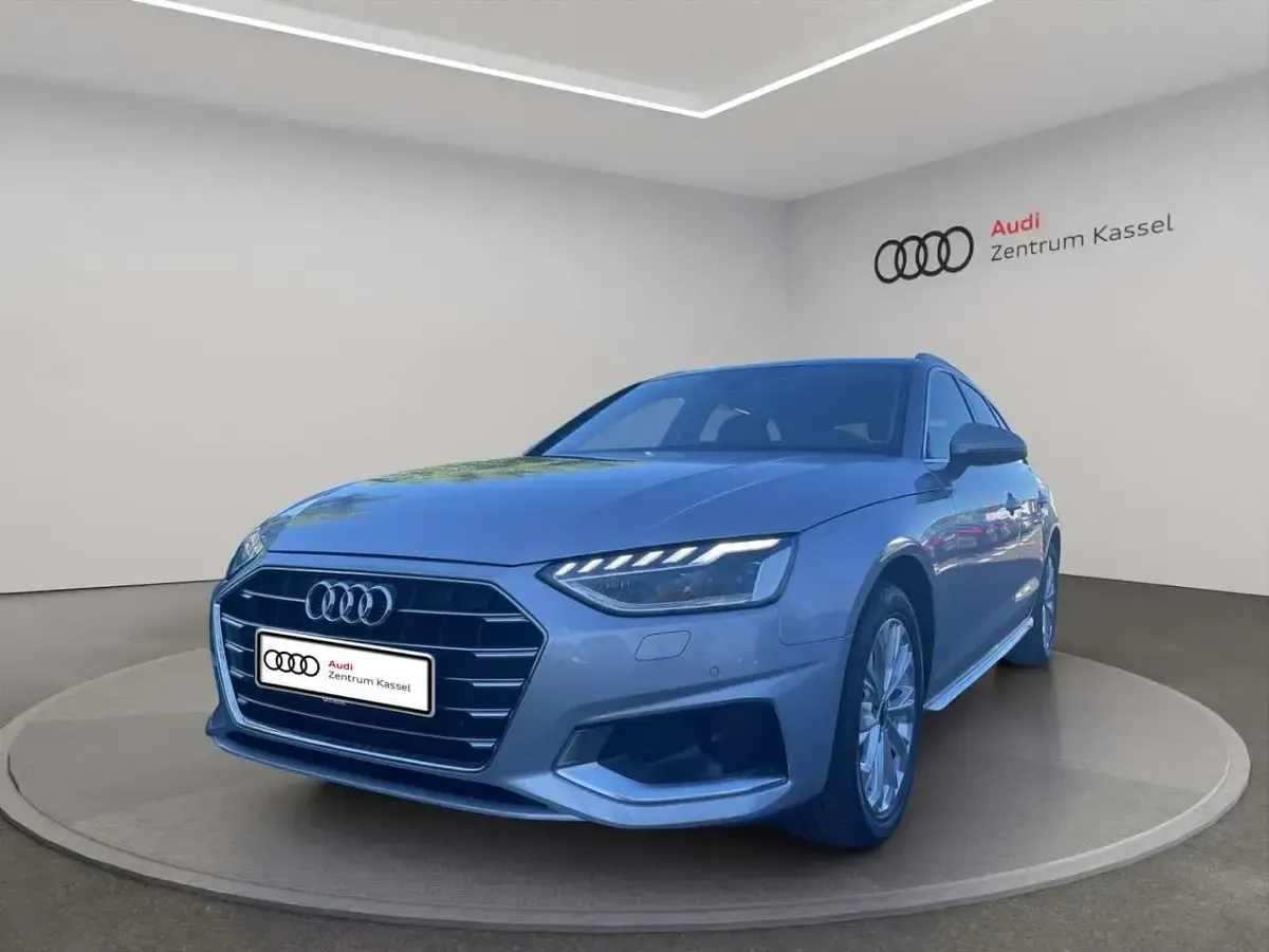 Gebraucht Audi A4 Sport 163 PS (119 kW) 2023 Florettsilber metallic Kombi