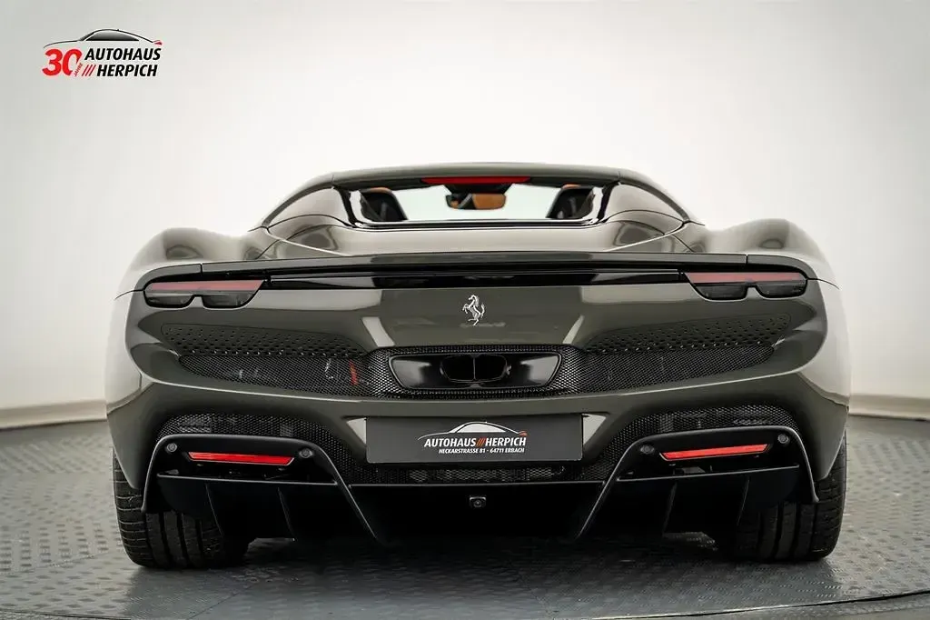Neu Ferrari 296 829 PS (609 kW) 2025 Grau Cabrio