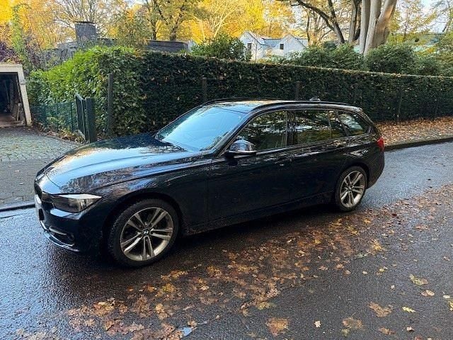 Blau Gebraucht 2014 BMW 320 Sport Line Kombi | 12.750 € (Guter Preis) - Bild 1/4