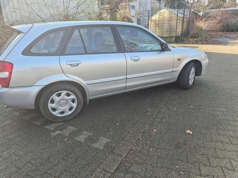 Gebraucht Mazda 323 Comfort 72 PS (52 kW) 2001 Other Limousine
