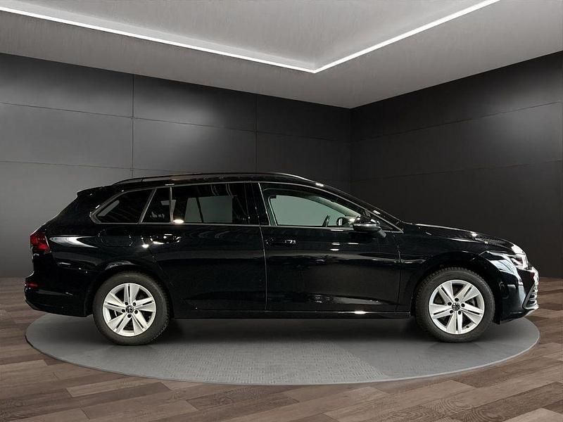 Gebraucht VW Golf VII Life 150 PS (110 kW) 2021 Schwarz Kleinwagen