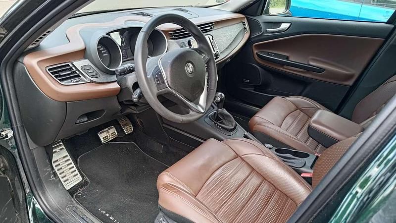 Gebraucht Alfa Romeo Giulietta Lusso 170 PS (125 kW) 2020 Grün Kleinwagen