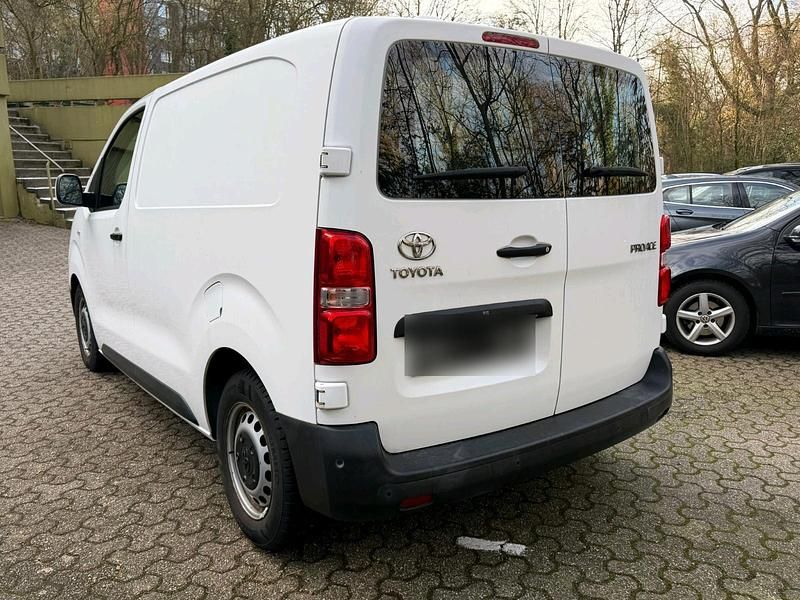 Gebraucht Toyota Proace 95 PS (69 kW) 2017 Weiß Van / Kleinbus
