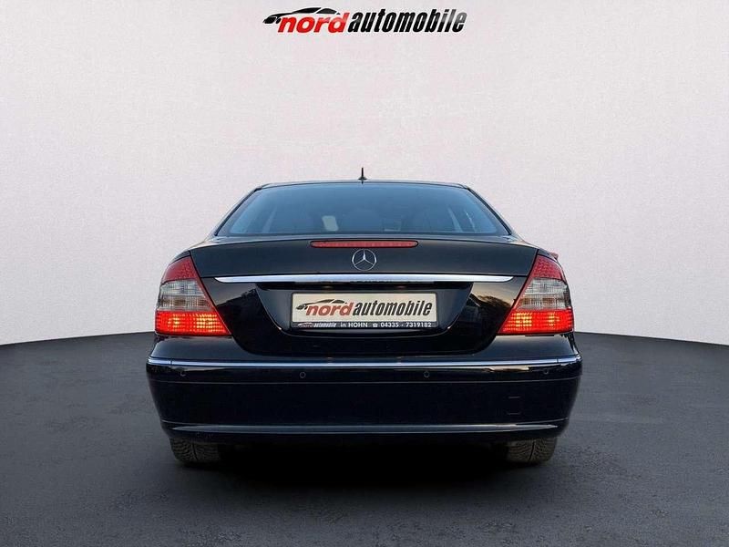 Second-hand Mercedes E200 184 CP (135 kW) 2007 Negru Berlinǎ