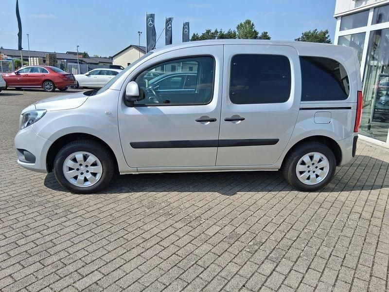 Brillantsilber metallic (metallic) Gebraucht 2019 Mercedes Citan 111 Kombi | 14.680 € (Fairer Preis) - Bild 1/4