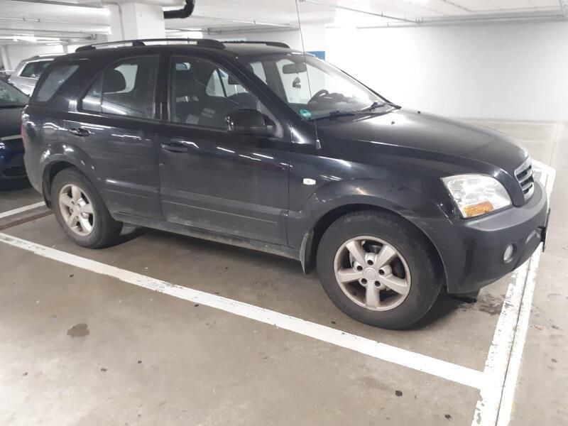 Schwarz Gebraucht 2009 Kia Sorento SUV | 1.950 € - Bild 1/4