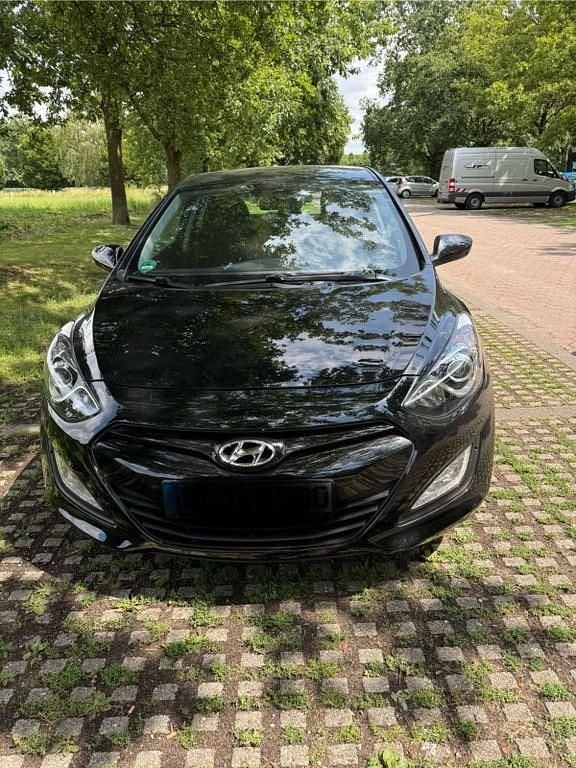Schwarz Gebraucht 2013 Hyundai i30 Classic Limousine | 7.500 € (Guter Preis) - Bild 1/4
