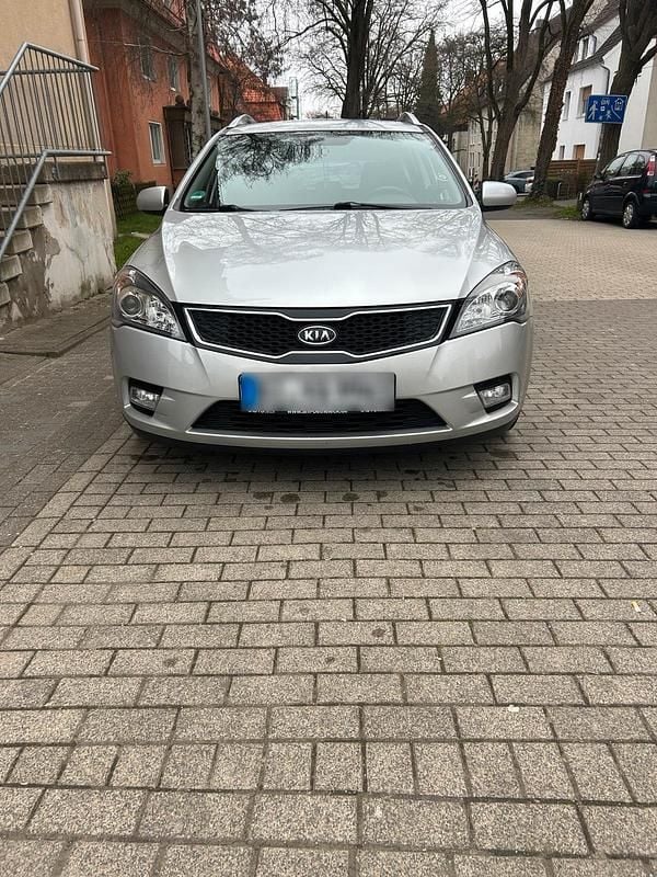 Second-hand Kia Ceed 90 CP (66 kW) 2012 Argintiu Hatchback