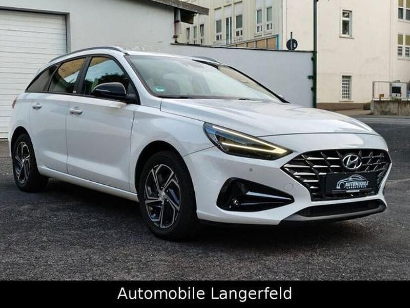 Polar white Gebraucht 2021 Hyundai i30 Intro Edition Kombi | 15.300 € (Superpreis) - Bild 1/4