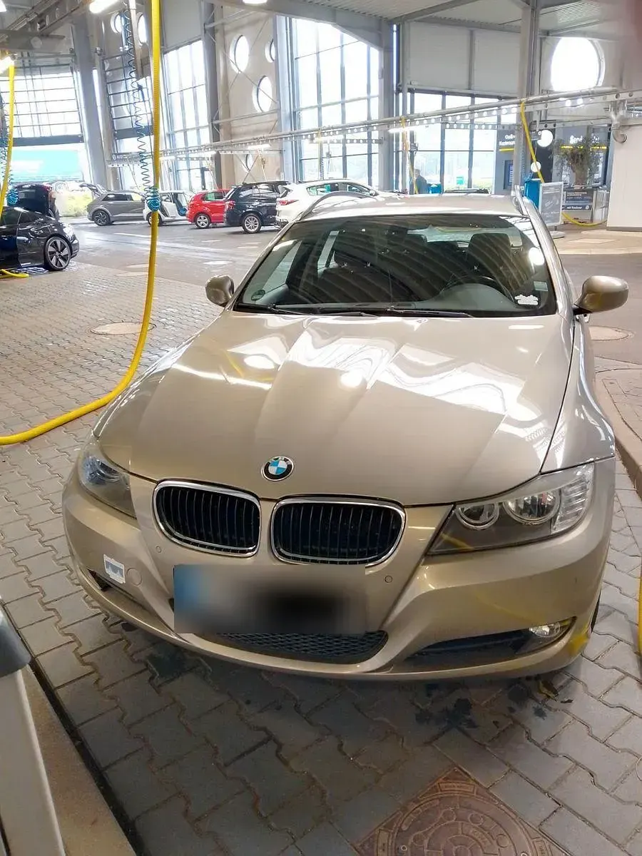 Gebraucht BMW 320 Comfort Edition 170 PS (125 kW) 2009 Gold Kombi