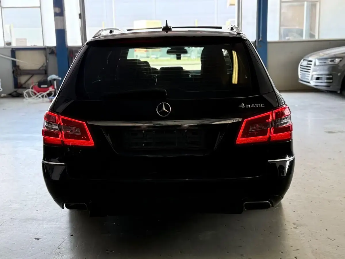 Second-hand Mercedes E250 204 CP (150 kW) 2012 Negru Break