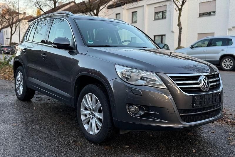 Grau Gebraucht 2011 VW Tiguan Team SUV | 8.990 € (Guter Preis) - Bild 1/4