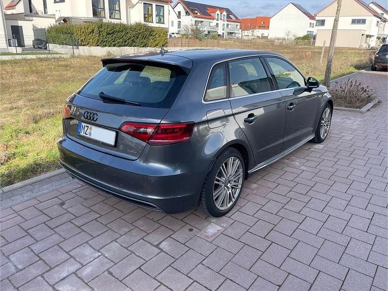 Gebraucht Audi A3 S-Line 150 PS (110 kW) 2015 Grau Limousine