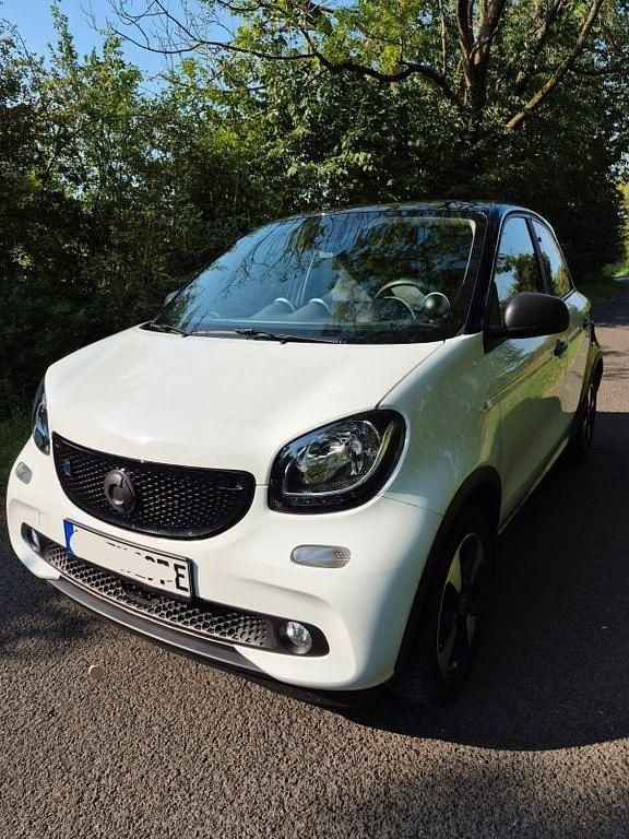 Weiß Gebraucht 2019 Smart ForFour Electric Drive Limousine | 8.300 € (Fairer Preis) - Bild 1/4
