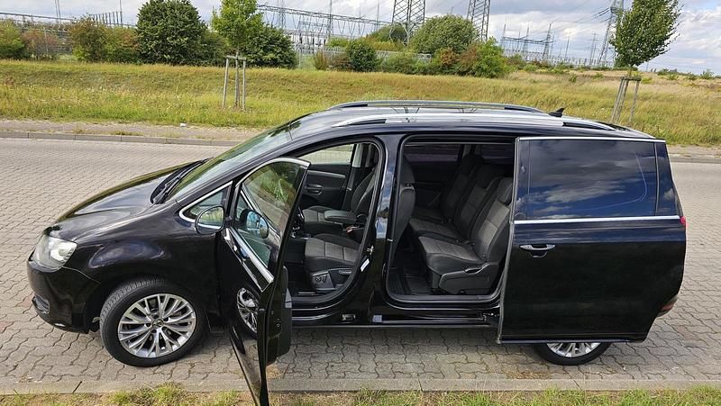 Second-hand VW Sharan 2011 Negru Monovolum